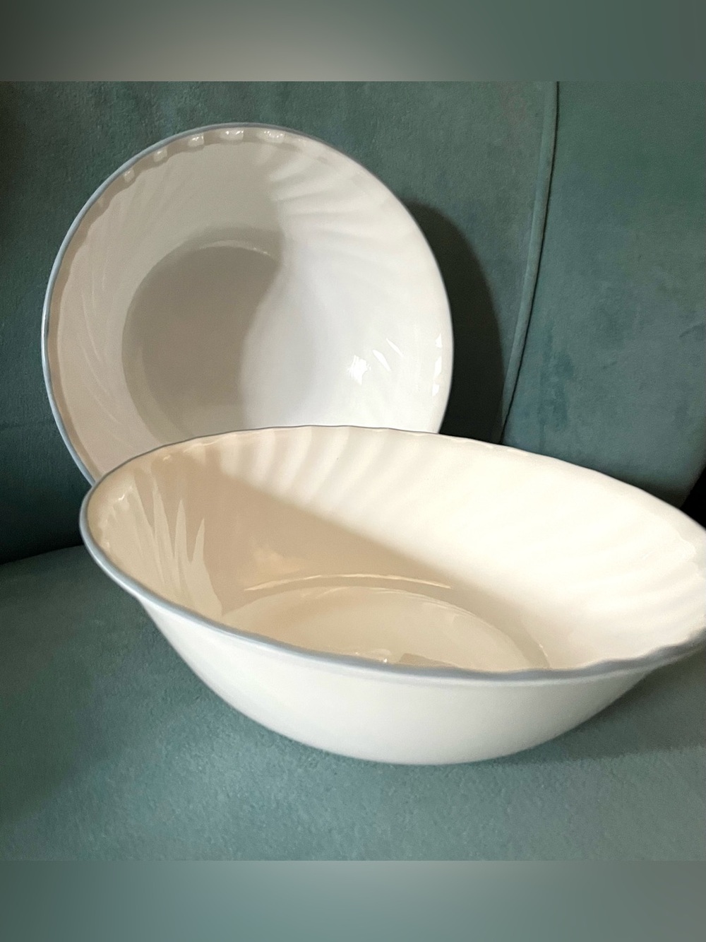 2 Pc Large Corelle Pasta or Serving Bowls 9", 3" deep Pink Trio pattern